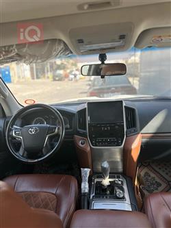 تۆیۆتا لاند کروزەر